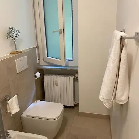 The Two Palms - Modern Flat In The Centre W 2 Beds Apartment Biella