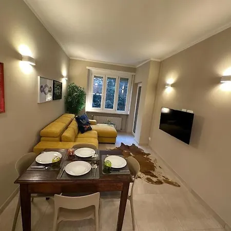 The Two Palms - Modern Flat In The Centre W 2 Beds Apartment Biella
