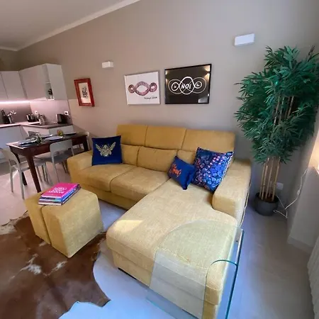 Apartment The Two Palms - Modern Flat In The Centre W 2 Beds Biella